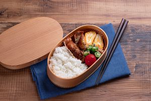 在Bento盒子里午餐