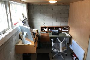 小型地下室家庭办公室