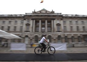 E-bike rider in London