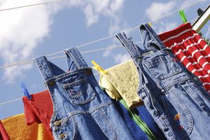 用晾衣绳而不是用干衣机烘干衣服对环境很好。vwin徳赢