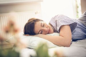 昏昏欲睡的女人。